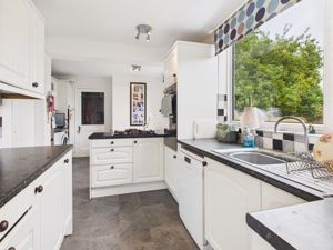Kitchen breakfast room- click for photo gallery